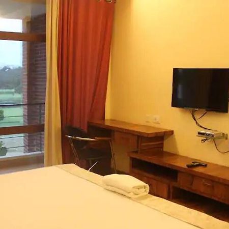 Mak Hotel Bangalore Extérieur photo